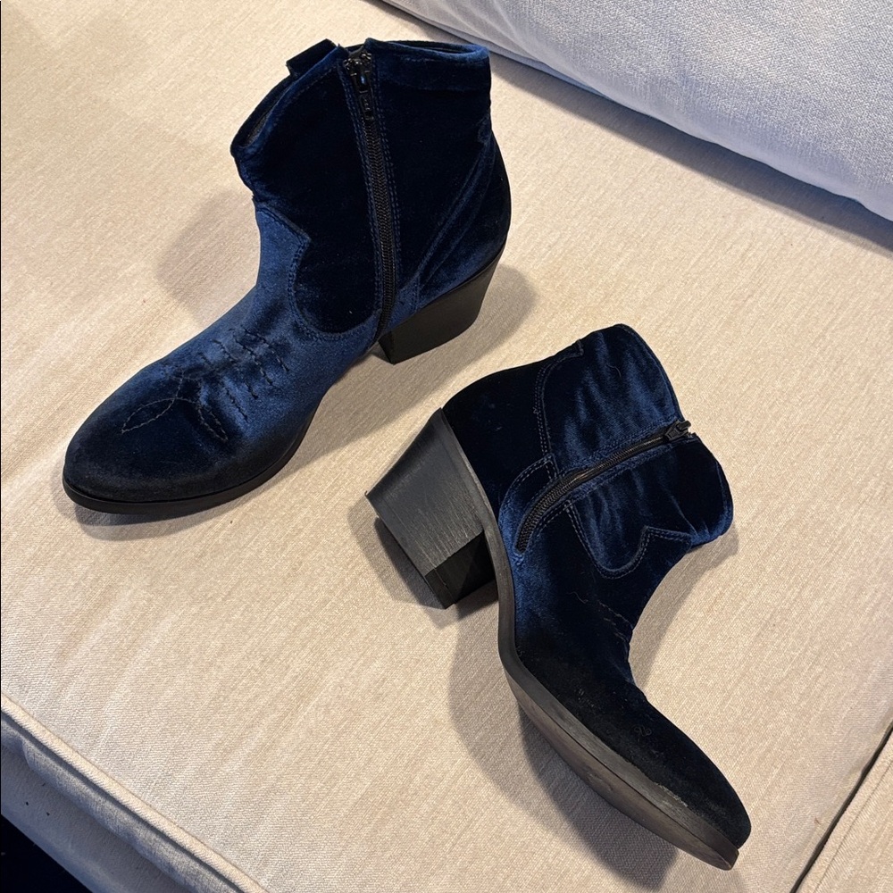 Prussian blue velvet made in Italy short cowboy boots perfect condition